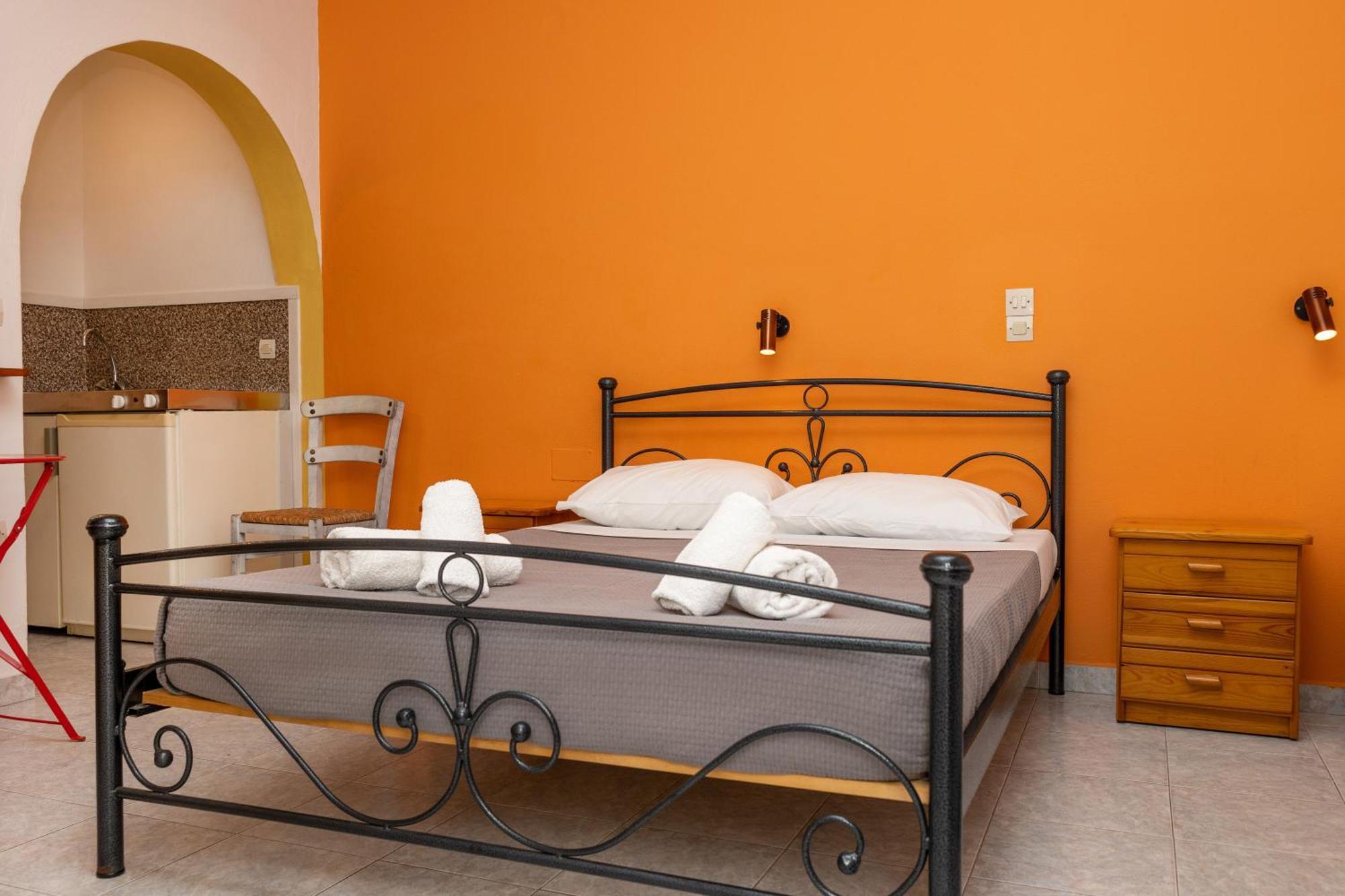 Depis Economy Apartments Naxos City Buitenkant foto