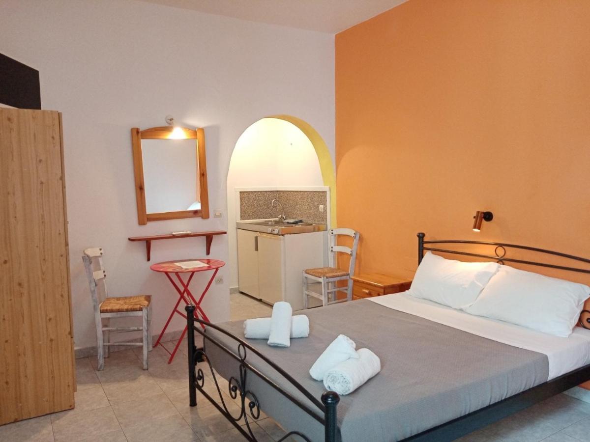 Depis Economy Apartments Naxos City Buitenkant foto