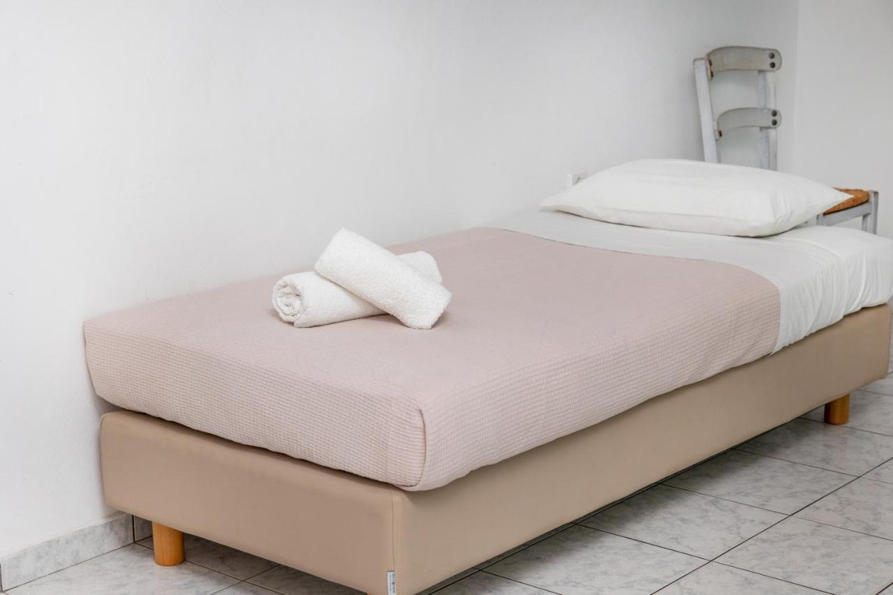 Depis Economy Apartments Naxos City Buitenkant foto